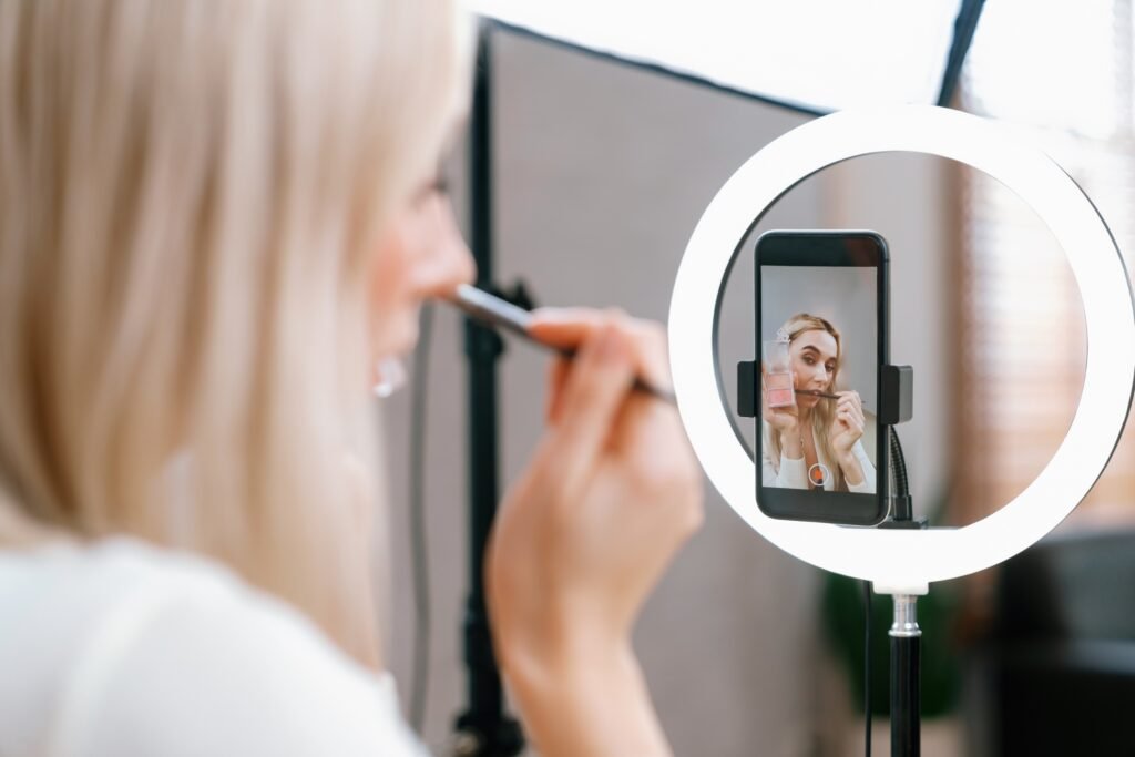 Από τα beauty blogs στα δισεκατομμύρια: Η άνοδος της beauty influencer economy