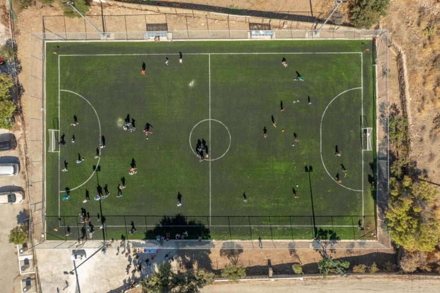 Invel Real Estate & Prodea Investments ενισχύουν τον αθλητισμό στη Μήλο με νέο γήπεδο 5×5