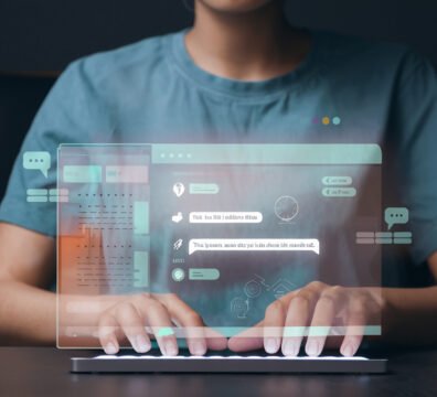 Από το «ξέρω έναν άνθρωπο» στο «ρώτησα την AI»: Πώς αλλάζει η ελληνική επιχειρηματική καθημερινότητα