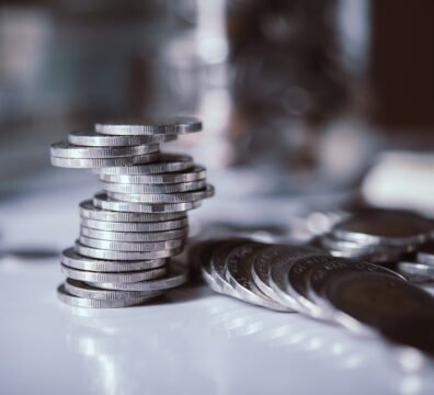 Τραπεζικές προμήθειες: Για ποιες συναλλαγές πληρώνουμε και γιατί;